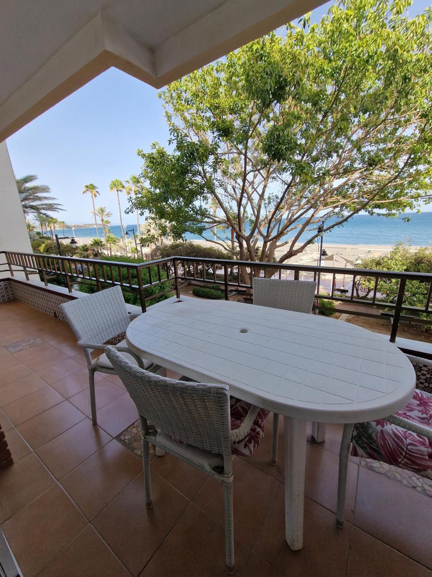 Estepona Playa Екстериор снимка